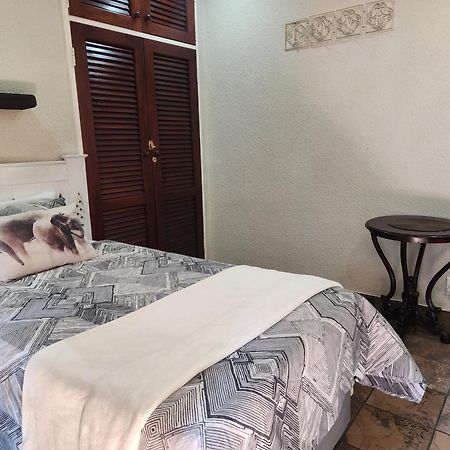 Goodnight Guest Lodge Йоханесбург Екстериор снимка